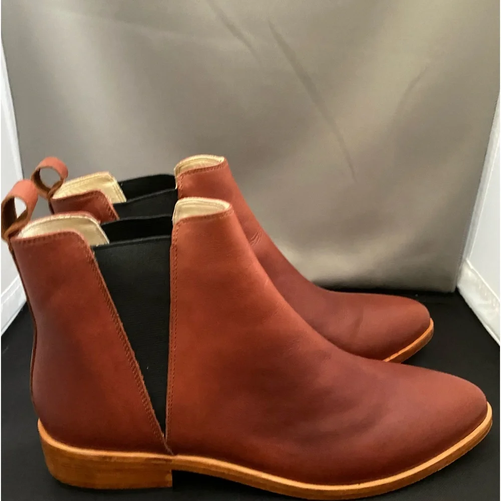 Nisolo Chelsea Leather Boot Brandy Size 9 only worn once - Picture 2 of 14
